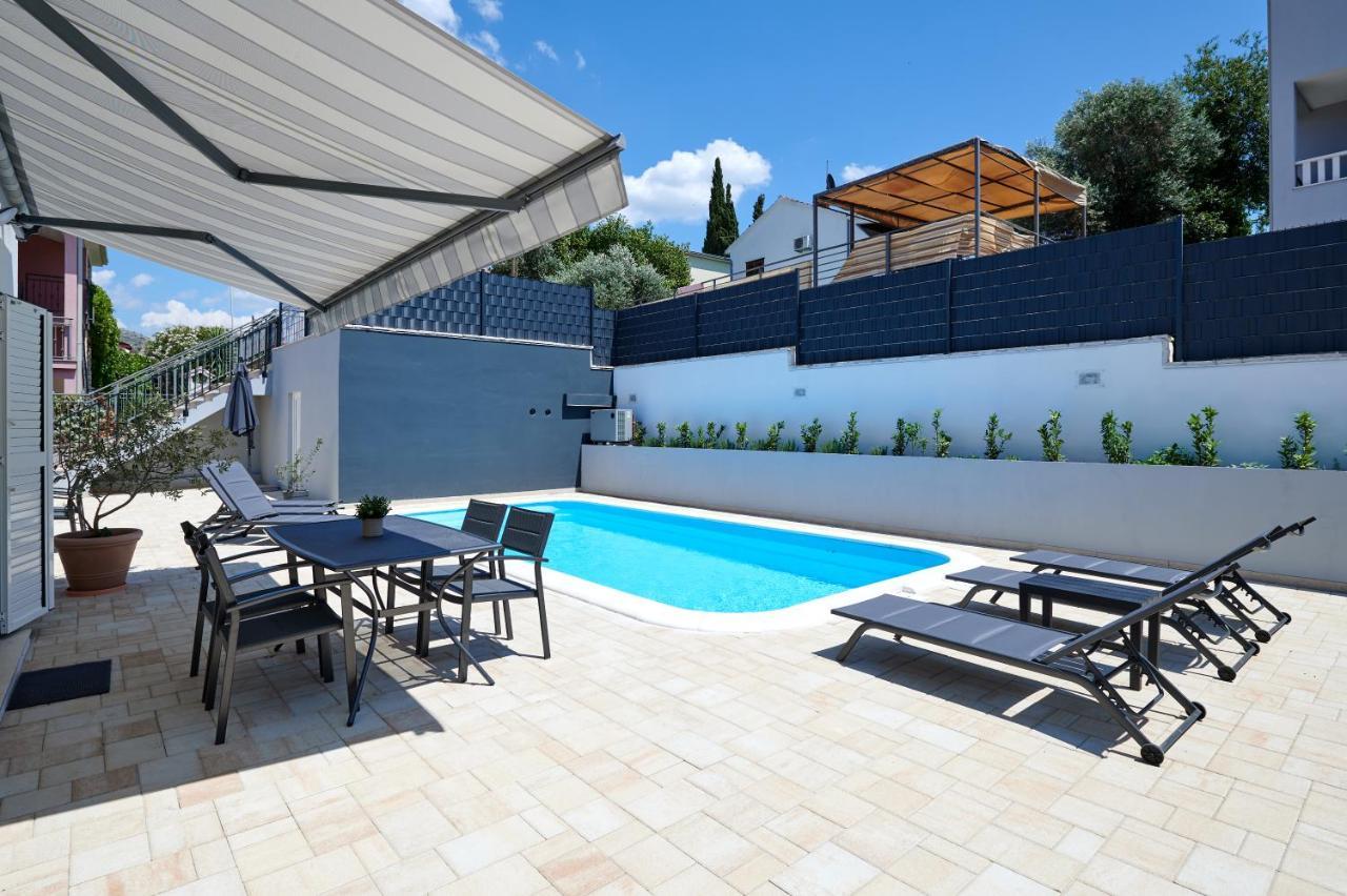 Nela & Sara - 2 Apartments With Heated Swimming Pool Seget Vranjica Zewnętrze zdjęcie