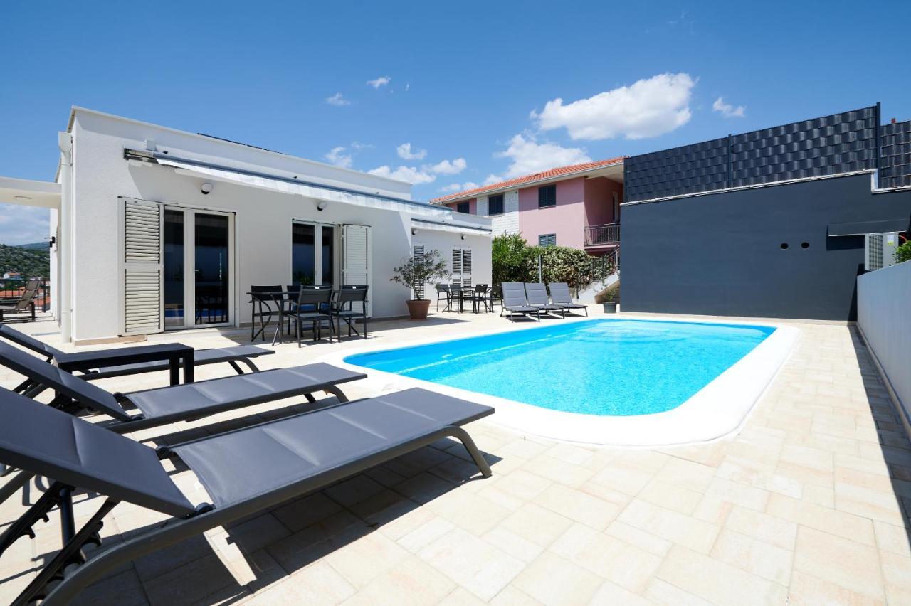 Nela & Sara - 2 Apartments With Heated Swimming Pool Seget Vranjica Zewnętrze zdjęcie