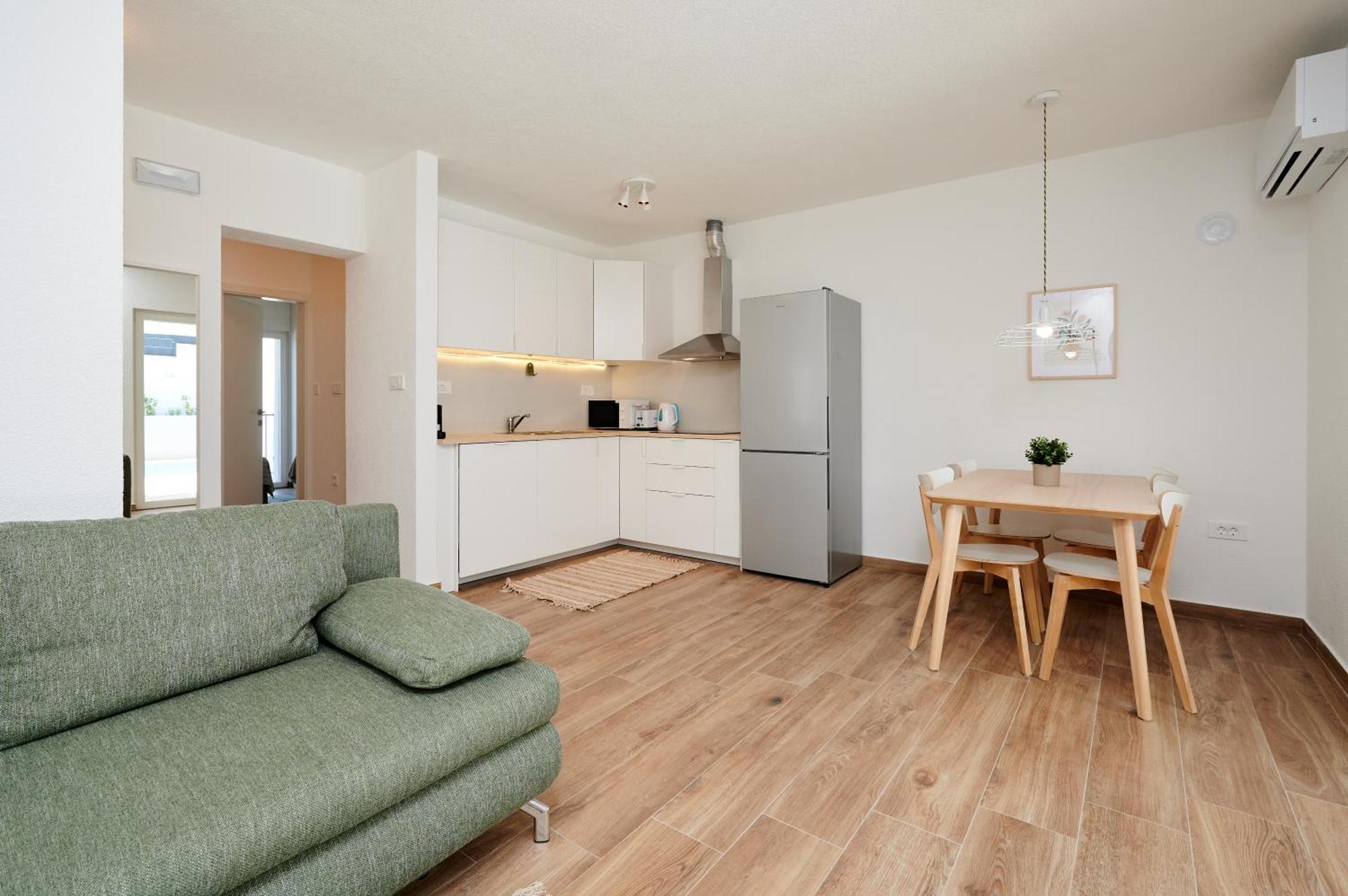 Nela & Sara - 2 Apartments With Heated Swimming Pool Seget Vranjica Zewnętrze zdjęcie