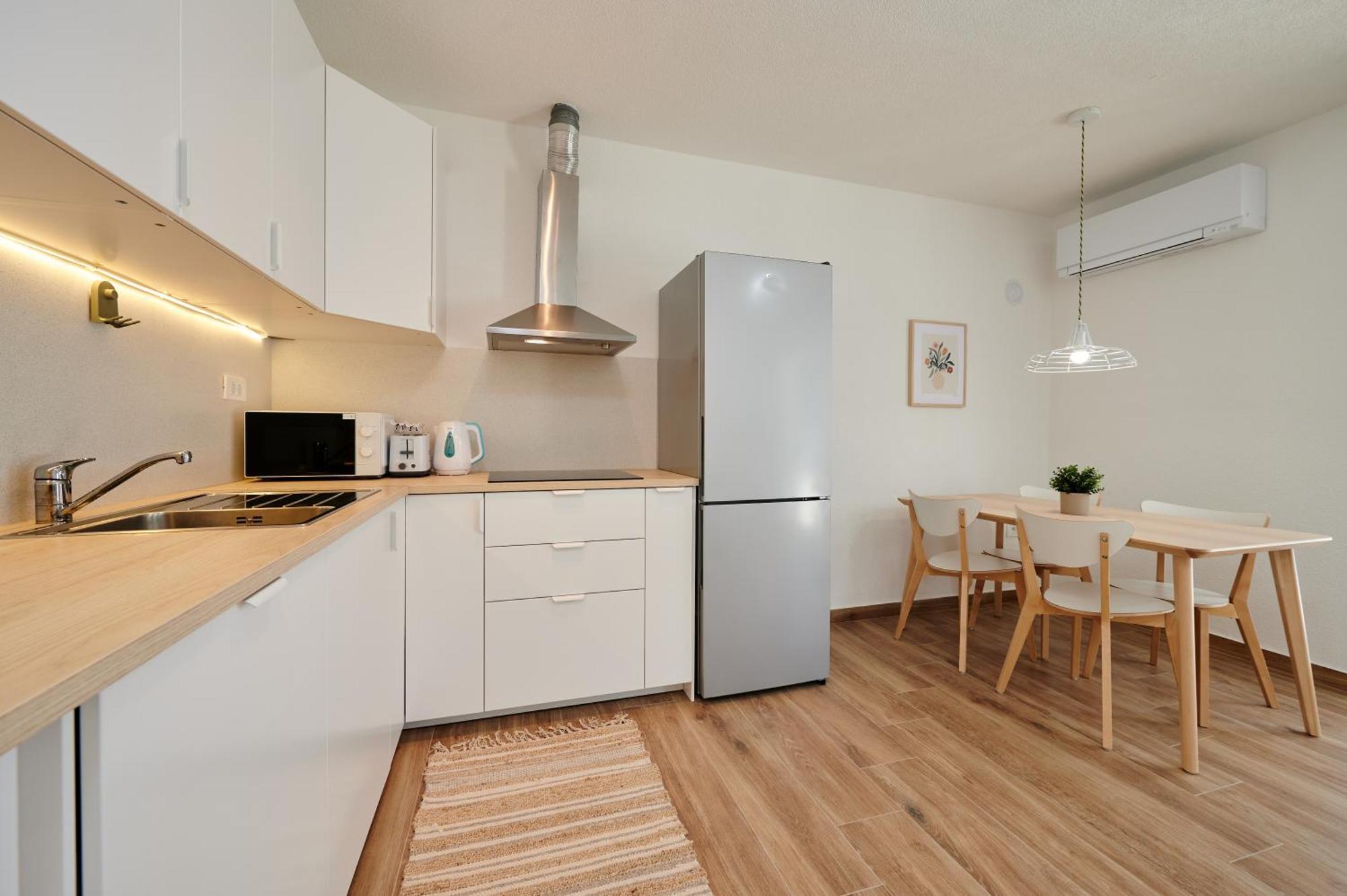 Nela & Sara - 2 Apartments With Heated Swimming Pool Seget Vranjica Zewnętrze zdjęcie